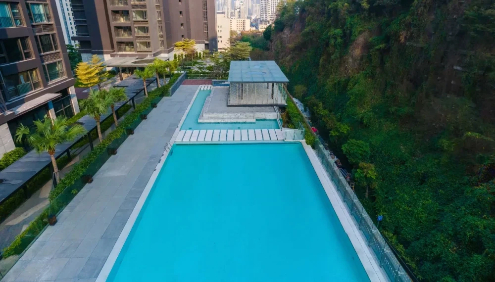 Outdoor Mountain-View Pool